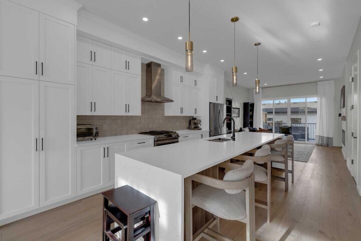 Property Photo:  7712 36 Avenue NW  AB T3B 1V3 