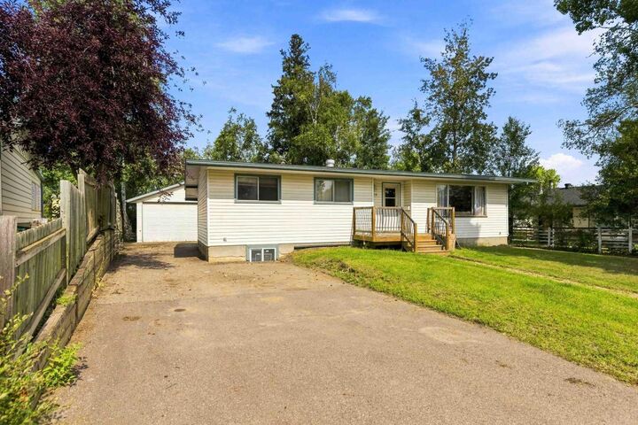 Property Photo:  25 Crescent Heights  AB T9H 1L6 