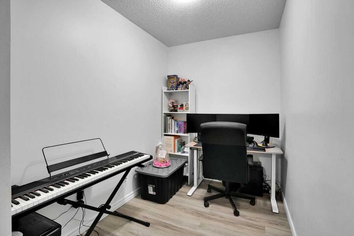 Property Photo: 8 Bridlecrest Drive SW 1407 AB T2Y 0H6