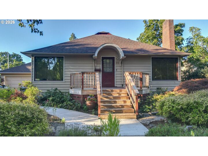 Property Photo: 1052 W 10th Ave OR 97402