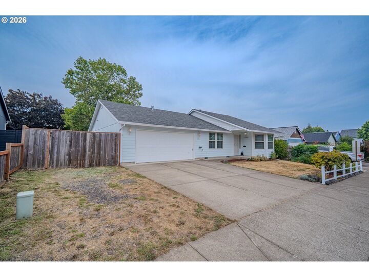 Property Photo: 1351 N Monroe St OR 97127
