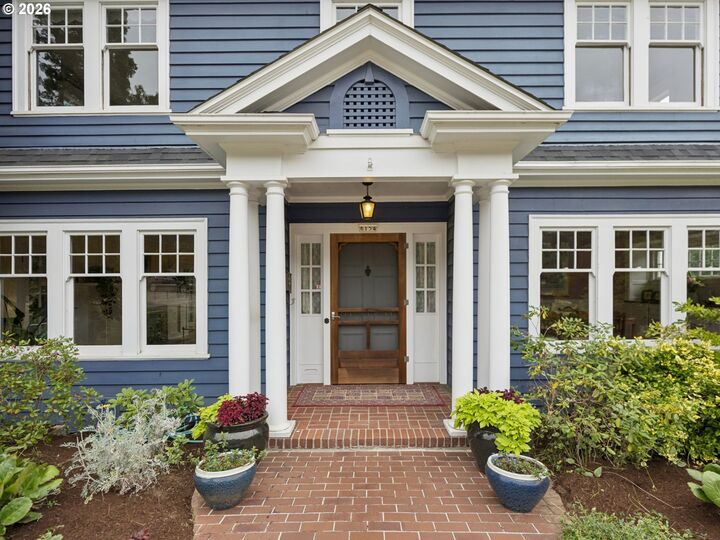 Property Photo: 6154 SE Taylor Ct OR 97215