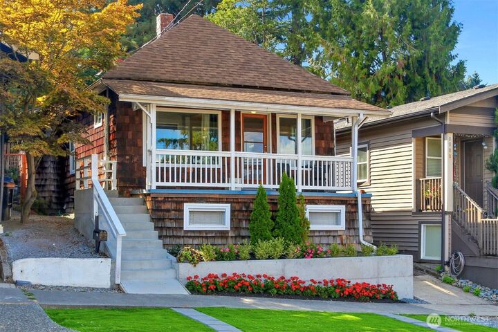 Property Photo:  1113  33rd Avenue S  WA 98144 