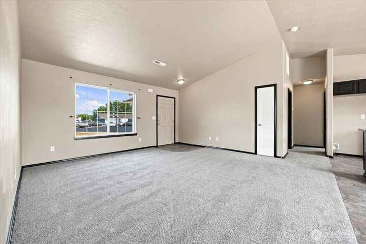 Property Photo:  462 E 15th Place  WA 99337 