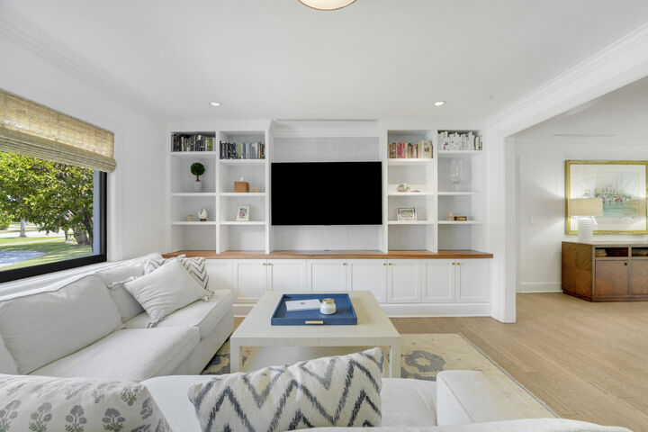 Property Photo: 704 Pelican Way FL 33408