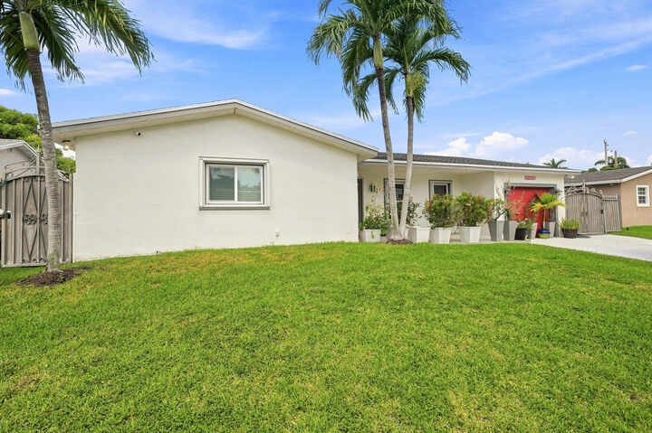 Property Photo: 16820 SW 108th Avenue FL 33157