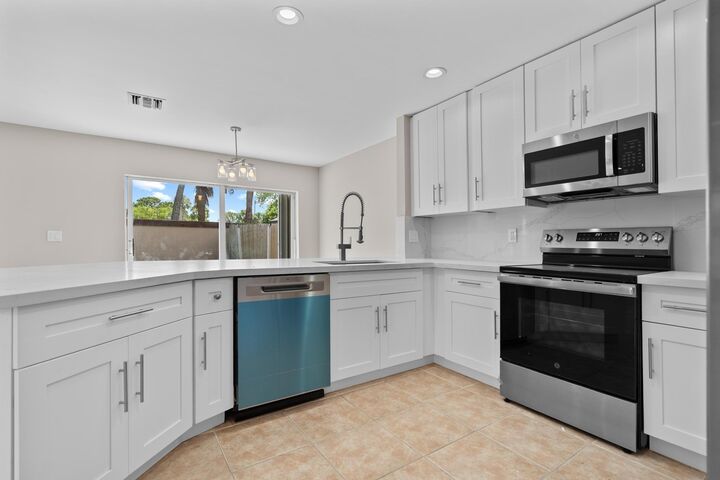 Property Photo: 4250 NW 1st Place FL 33442
