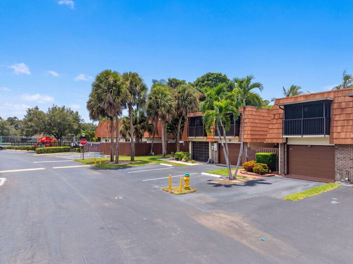 Property Photo:  1648 Coral Avenue  FL 33068 