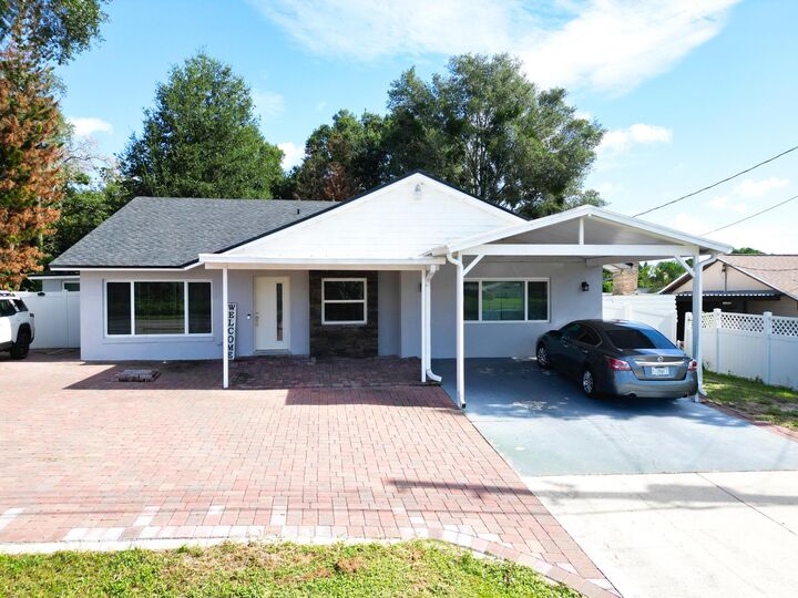 Property Photo: 1915 E Lake Drive FL 32707