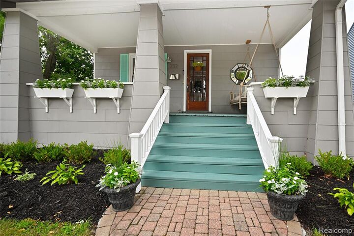 Property Photo: 232 W Houstonia Avenue MI 48073