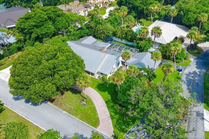 Property Photo: 15 W High Point Road FL 34996