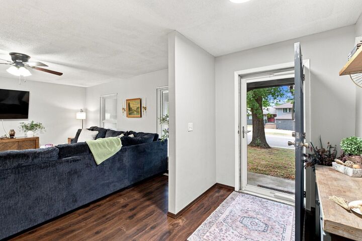 Property Photo:  925 E Wedgewood Dr  KS 67037-1945 