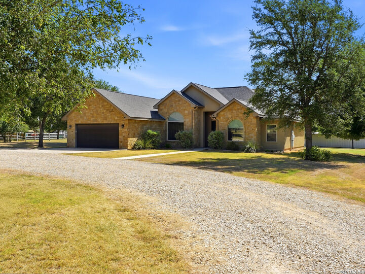 Property Photo: 300 Verde Hills Dr TX 78010