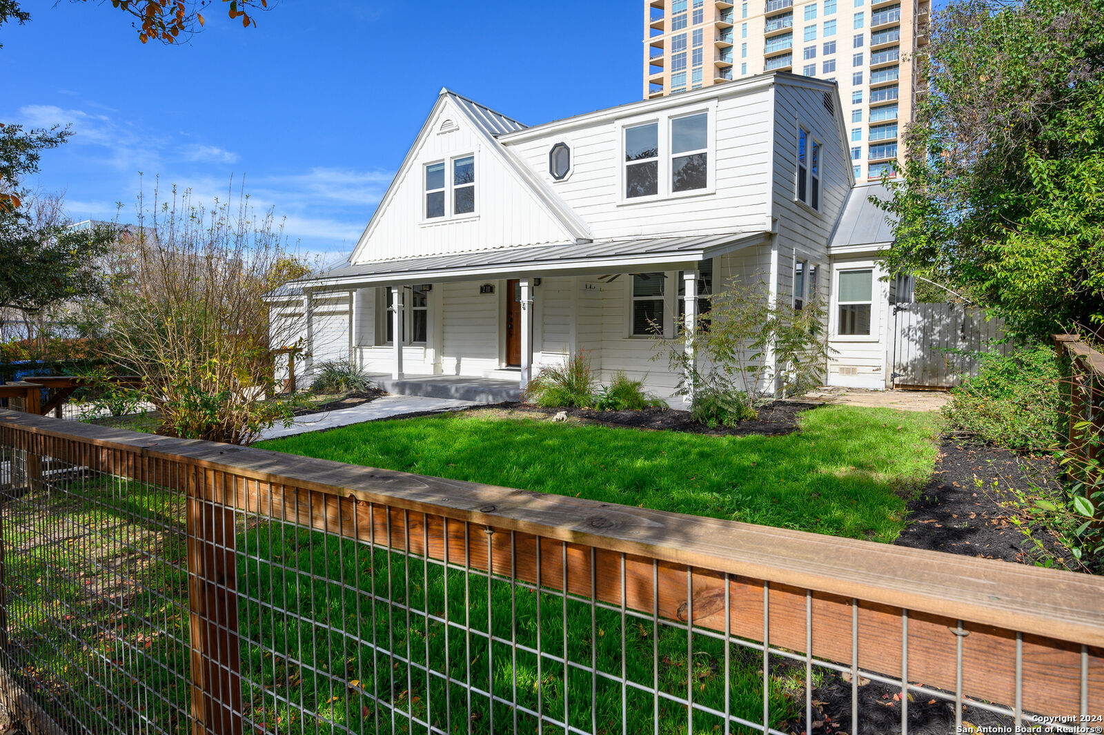 Property Photo: 211 Allensworth St TX 78209
