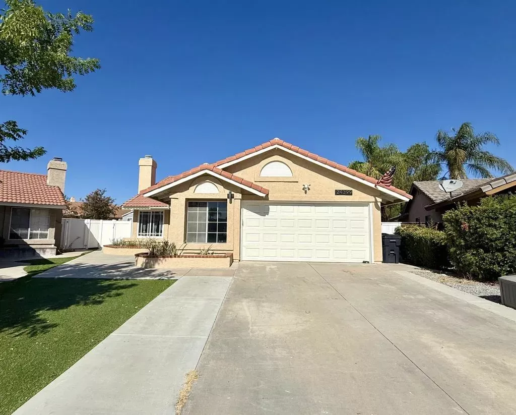 Property Photo:  24399 Oakridge Cir  CA 92562 