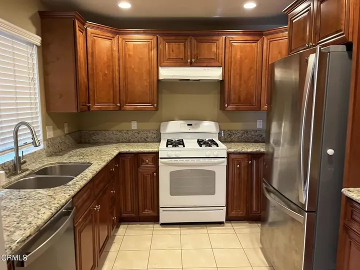 Property Photo: 320 McHenry Road 27 CA 91206