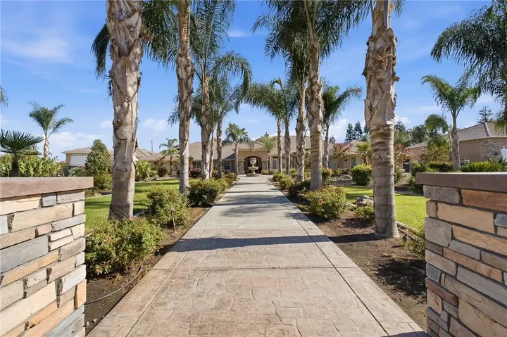 Property Photo:  17041 Anelura Court  CA 93314 