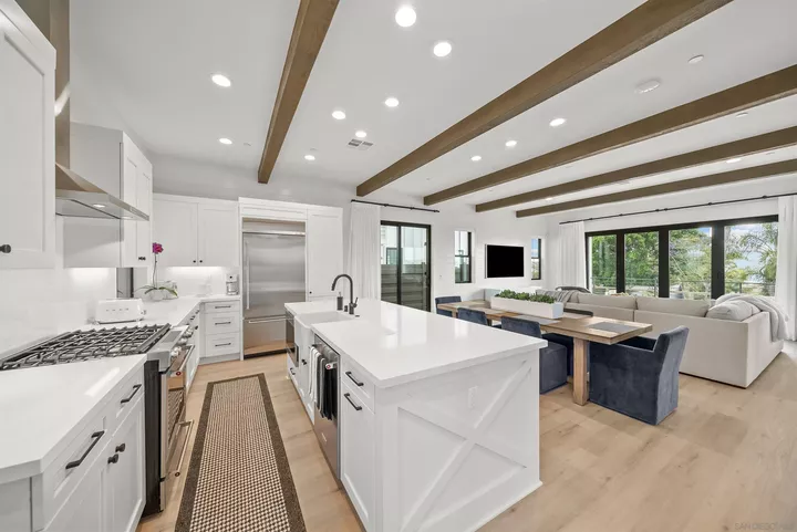 Property Photo: 1260 Molara Ln CA 92024