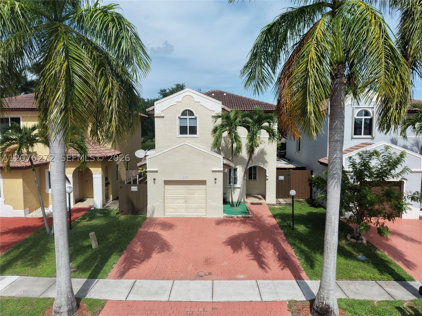Property Photo:  2529 NE 41st Ter  FL 33033 