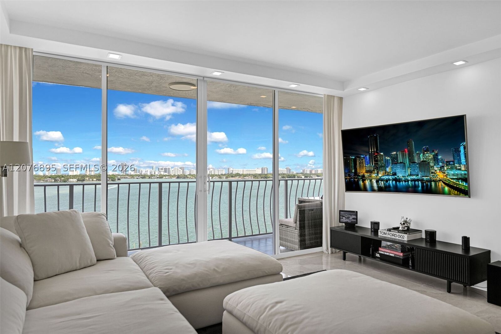 Property Photo: 7601 E Treasure Dr 1419 FL 33141