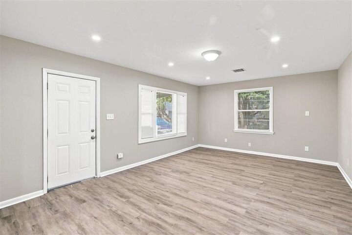 Property Photo: 725 Lebleu Road LA 70607