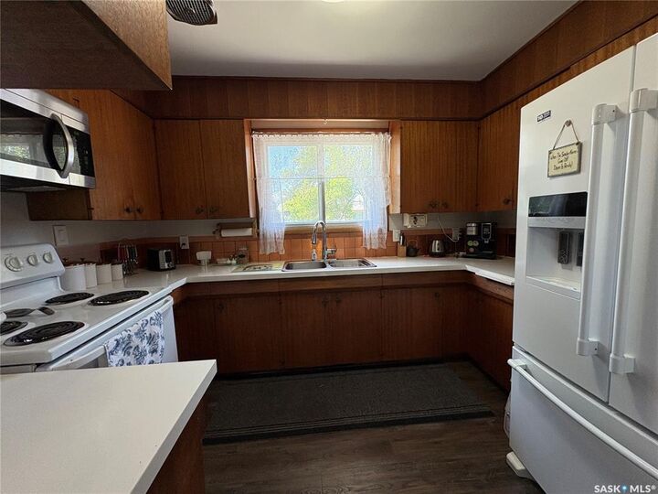 Property Photo:  200 3rd Street NE  SK S0A 1N0 