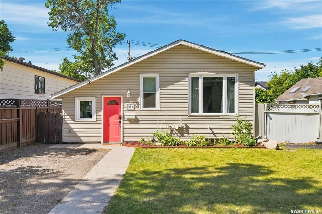 Property Photo:  1133 I Avenue N  SK S7L 2H8 