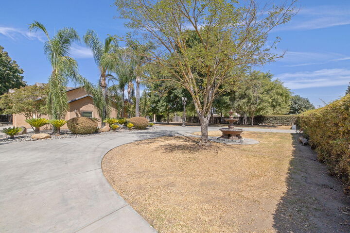 Property Photo:  12524 Ave 320  CA 93291 