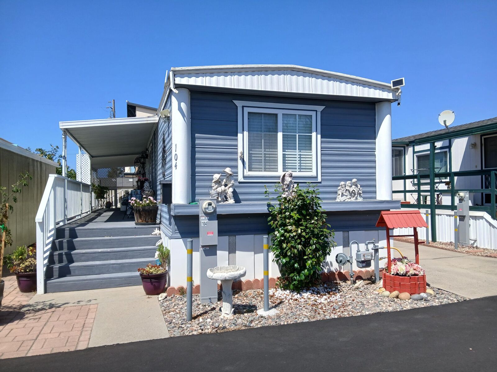 Property Photo: 1370 W Grand Avenue 104 CA 93433