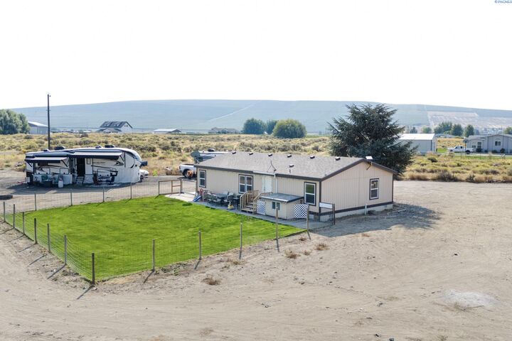 Property Photo: 24617 E SR 224 NE WA 99320