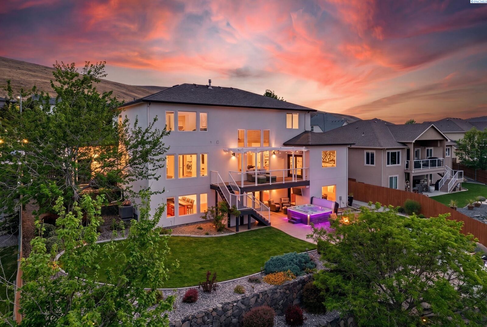 Property Photo: 1614 W 51st Avenue WA 99337