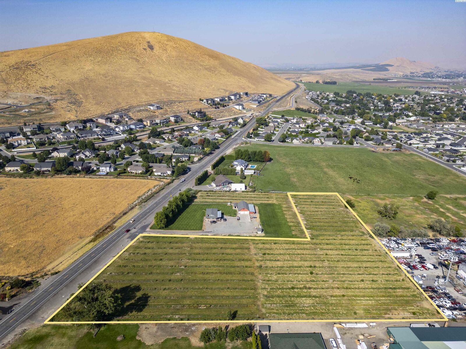 Property Photo:  4752 Kennedy Rd  WA 99353 