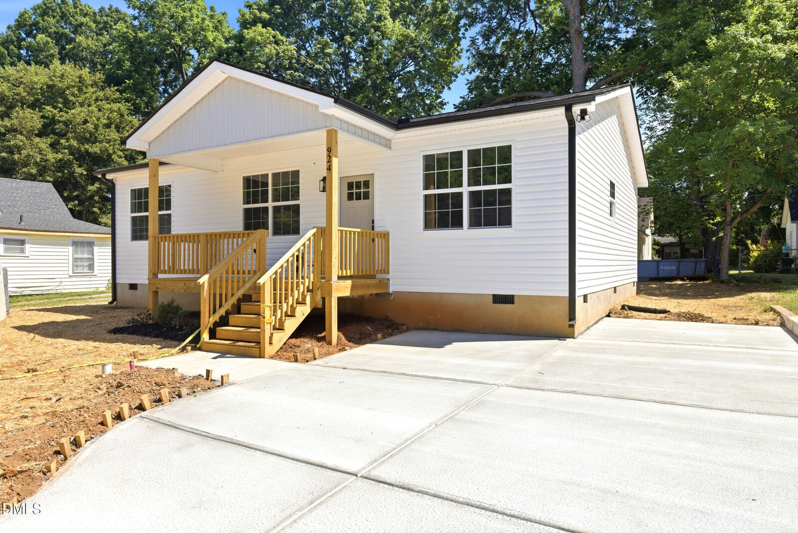 Property Photo:  924 E Davis Street  NC 27215 