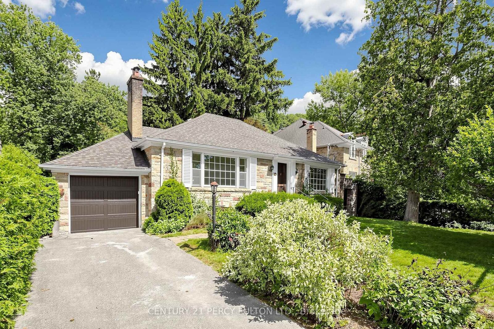 Property Photo: 50 Plymbridge Road ON M2P 1A3