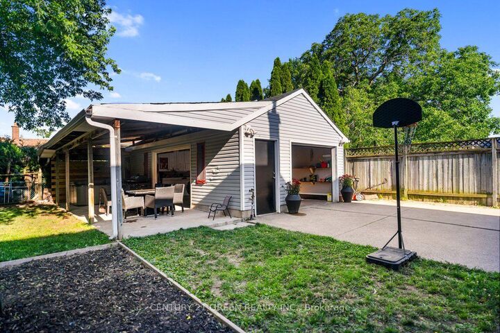 Property Photo: 506 Niagara St Street ON L2M 3P5