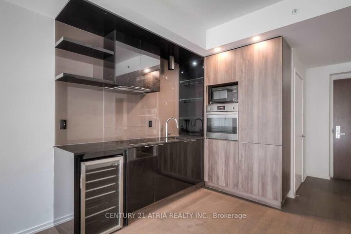 Property Photo: 70 Temperance Street 2508 ON M5H 0B1