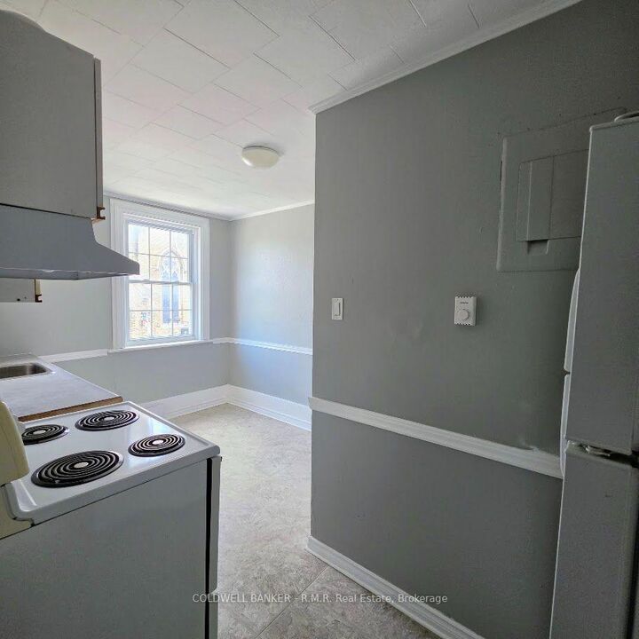 Property Photo:  47 William Street N 3  ON K9V 3Z9 