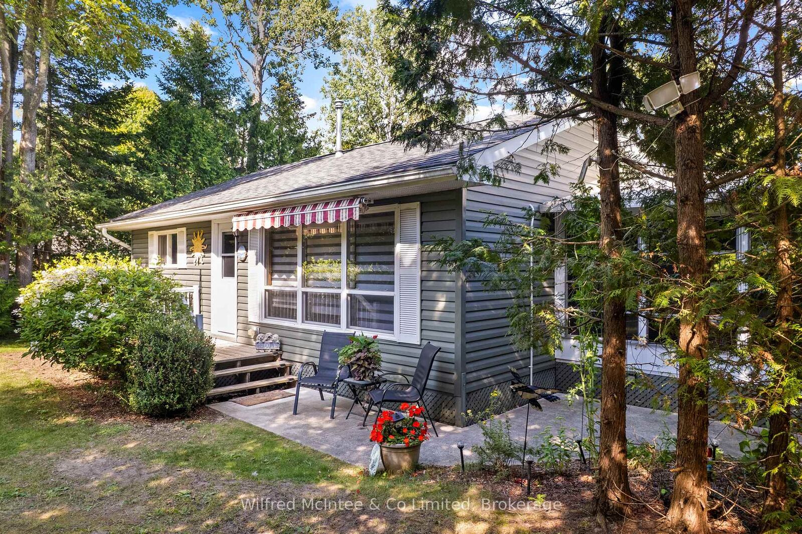Property Photo: 32 Mohawk Drive ON N0H 2L0