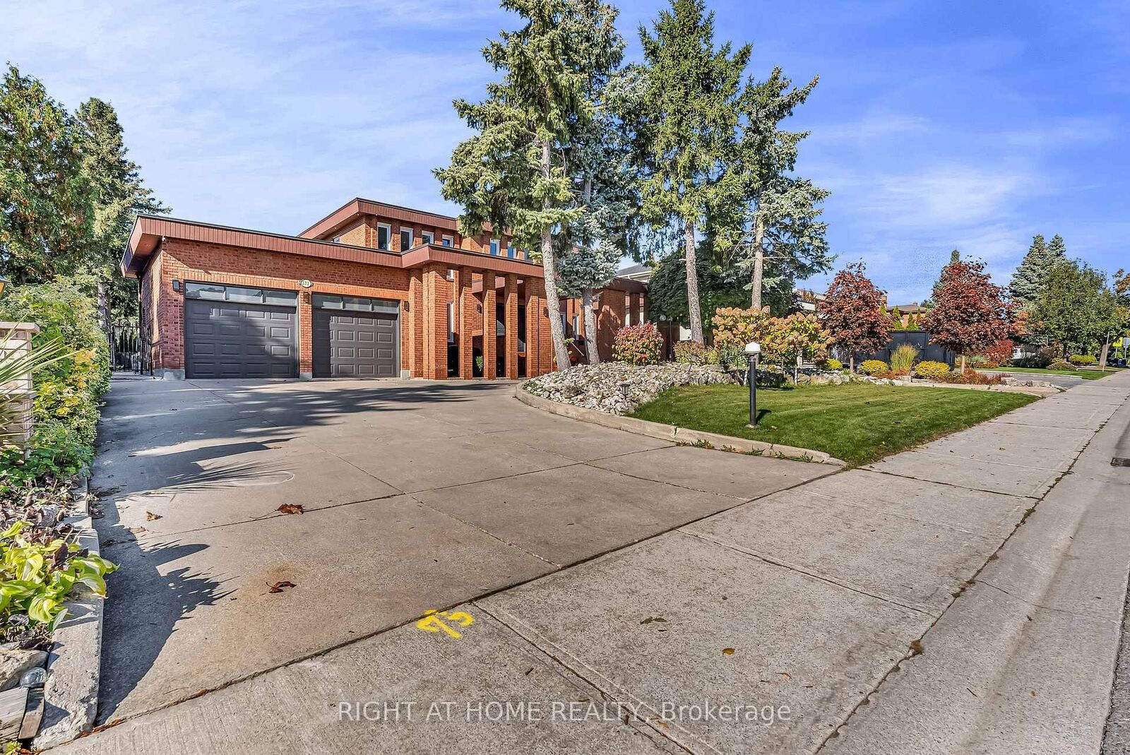 Property Photo:  373 Firglen Ridge Lower Level  ON L4L 1N6 