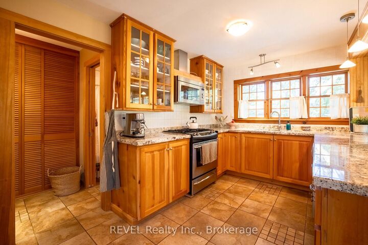 Property Photo:  60 Bernard Avenue  ON L0S 1N0 