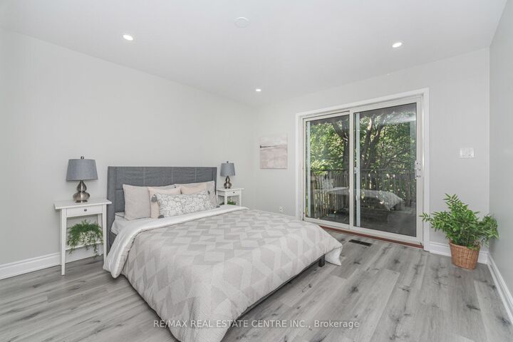 Property Photo: 34 Windermere Court ON L6X 2L6