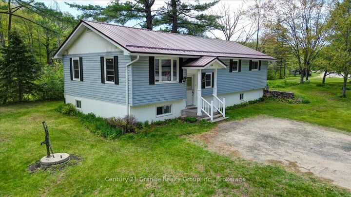 66 Hastings Street S — photo 1