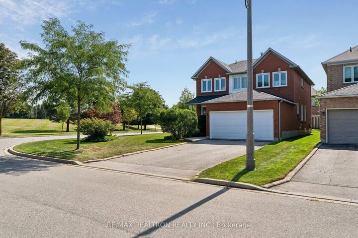 Property Photo: 76 Ventura Way ON L4J 7T4