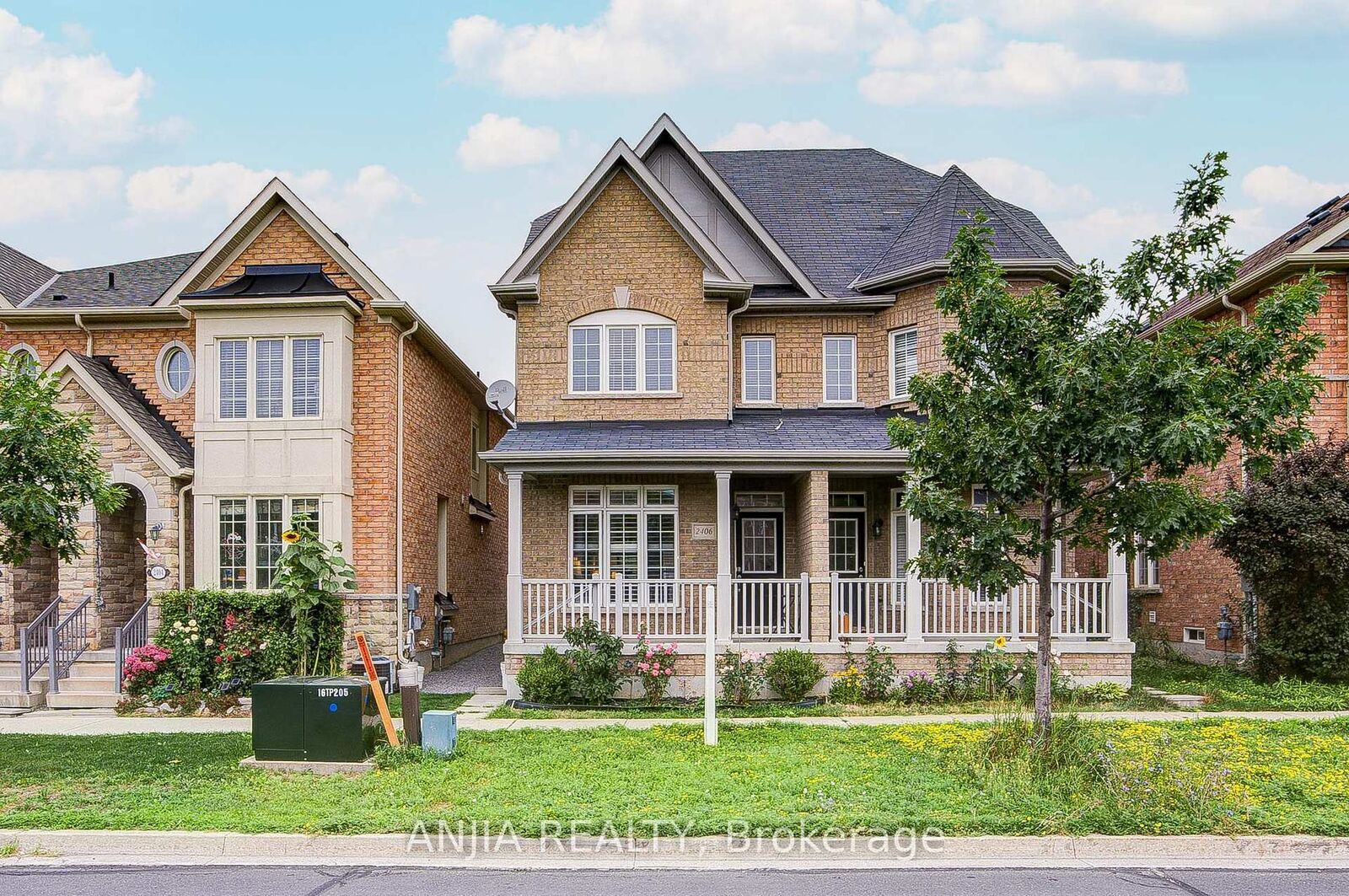 Property Photo: 2406 Bur Oak Avenue ON L6E 1K7
