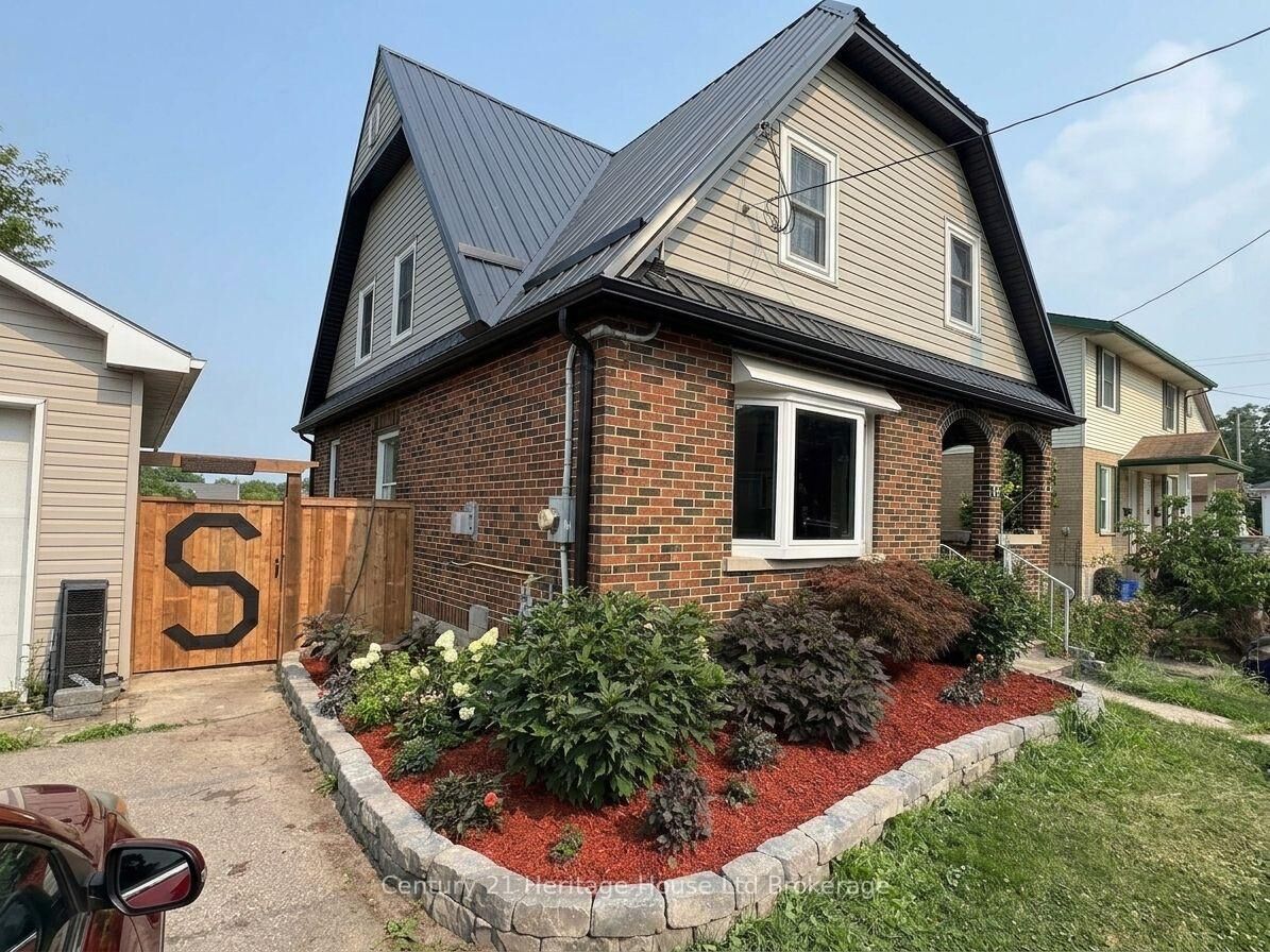 Property Photo:  87 Bay Street  ON N4S 3K7 