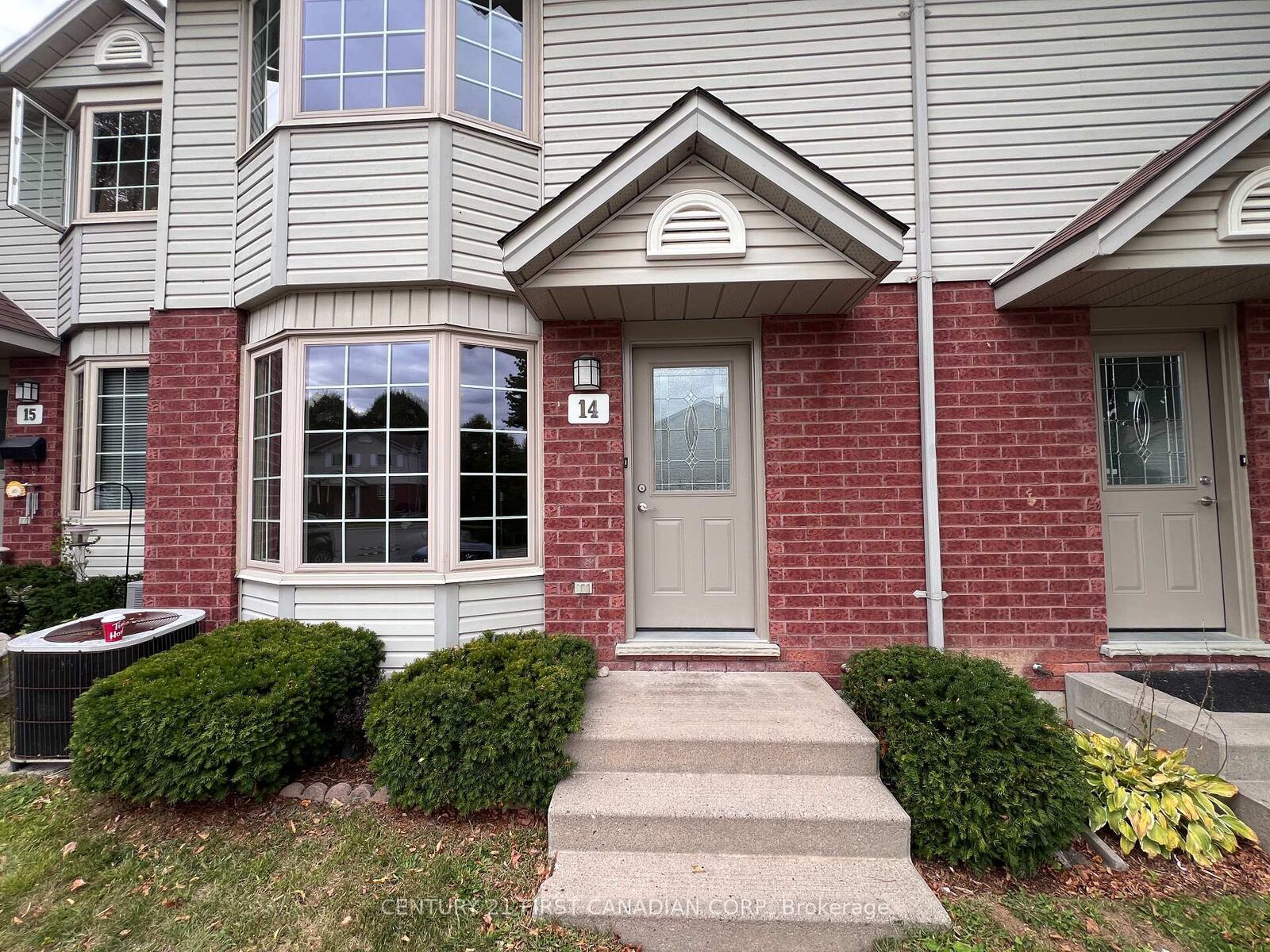 Property Photo:  70 Chapman Court 14  ON N6G 4Z4 