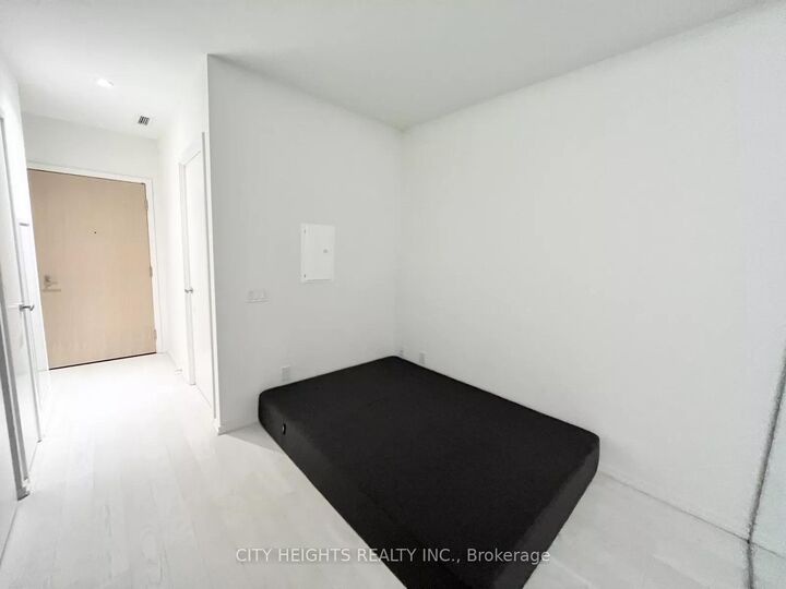 Property Photo:  8 Hillsdale Avenue E 924  ON M4S 0B2 