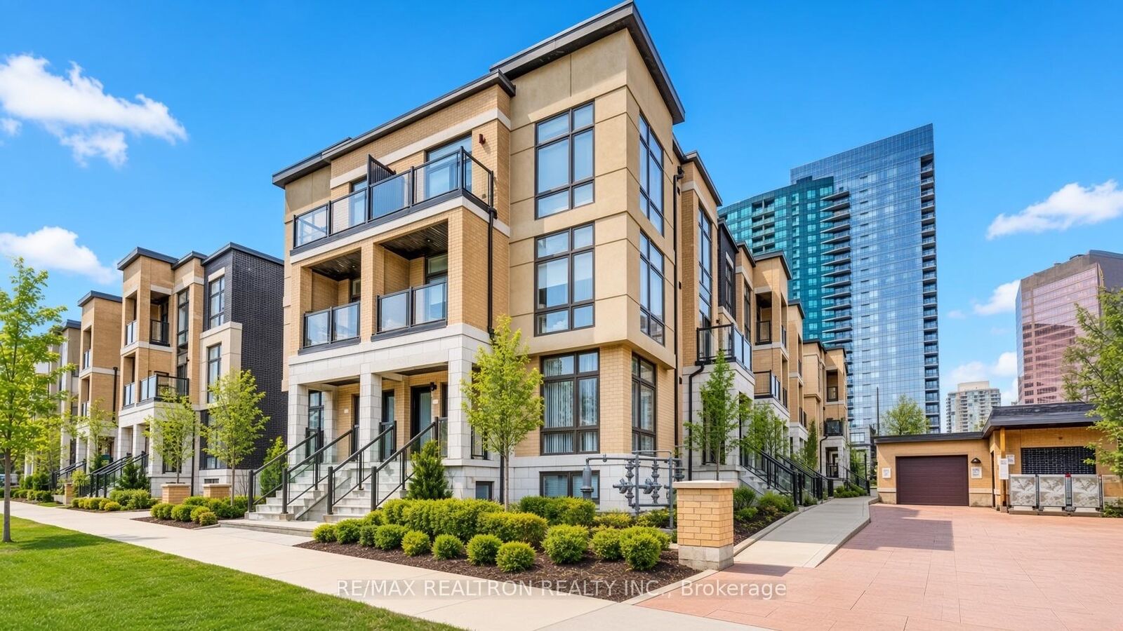 Property Photo: 23 Eldora Avenue 112 ON M2M 1R3