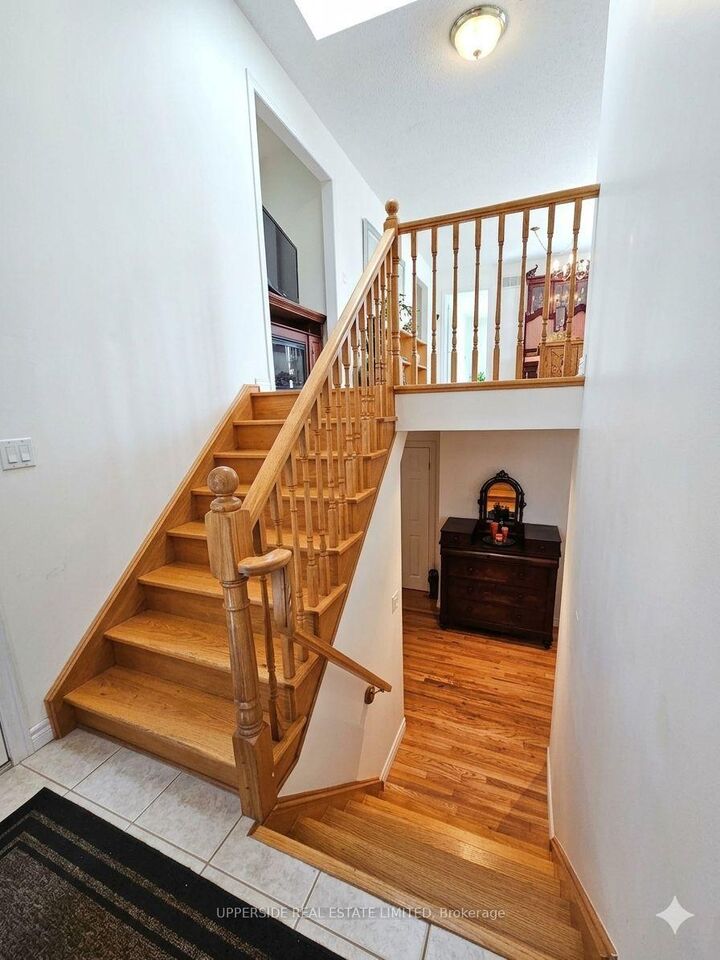Property Photo: 4 Kingsley Road S ON L7J 2Z5