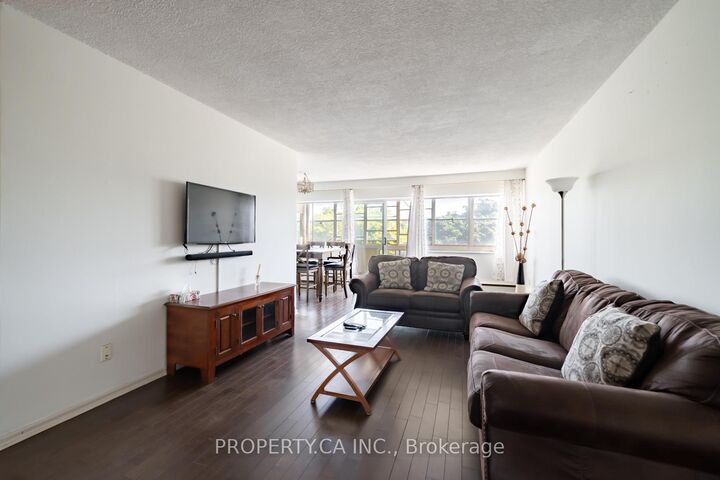 Property Photo:  45 Westmount Road N 404  ON N2L 2R3 